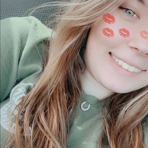 Meet your Posher, Kayla